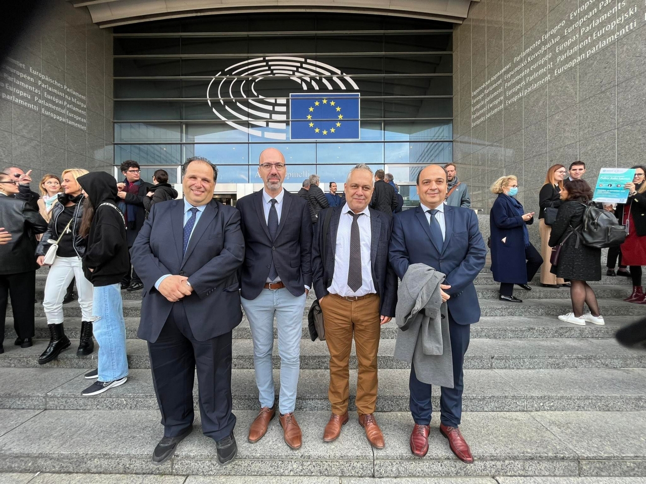 ΕΝΩΣΗ ΙΔΙΟΚΤΗΤΩΝ ΕΠΑΡΧΙΑΚΟΥ ΤΥΠΟΥ – Επίσκεψη εκπροσώπων του Δ.Σ. της Ε.Ι.Ε.Τ. στο Ευρωπαϊκό Κοινοβούλιο ΕΝΩΣΗ ΙΔΙΟΚΤΗΤΩΝ ΕΠΑΡΧΙΑΚΟΥ ΤΥΠΟΥ – Επίσκεψη εκπροσώπων του Δ.Σ. της Ε.Ι.Ε.Τ. στο Ευρωπαϊκό Κοινοβούλιο