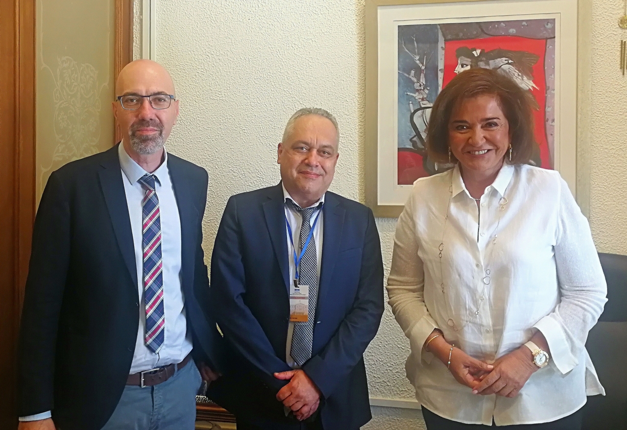 ΕΝΩΣΗ ΙΔΙΟΚΤΗΤΩΝ ΕΠΑΡΧΙΑΚΟΥ ΤΥΠΟΥ – Συνάντηση Προέδρου και Γενικού Γραμματέα της Ε.Ι.Ε.Τ. με την κ. Ντόρα Μπακογιάννη ΕΝΩΣΗ ΙΔΙΟΚΤΗΤΩΝ ΕΠΑΡΧΙΑΚΟΥ ΤΥΠΟΥ – Συνάντηση Προέδρου και Γενικού Γραμματέα της Ε.Ι.Ε.Τ. με την κ. Ντόρα Μπακογιάννη