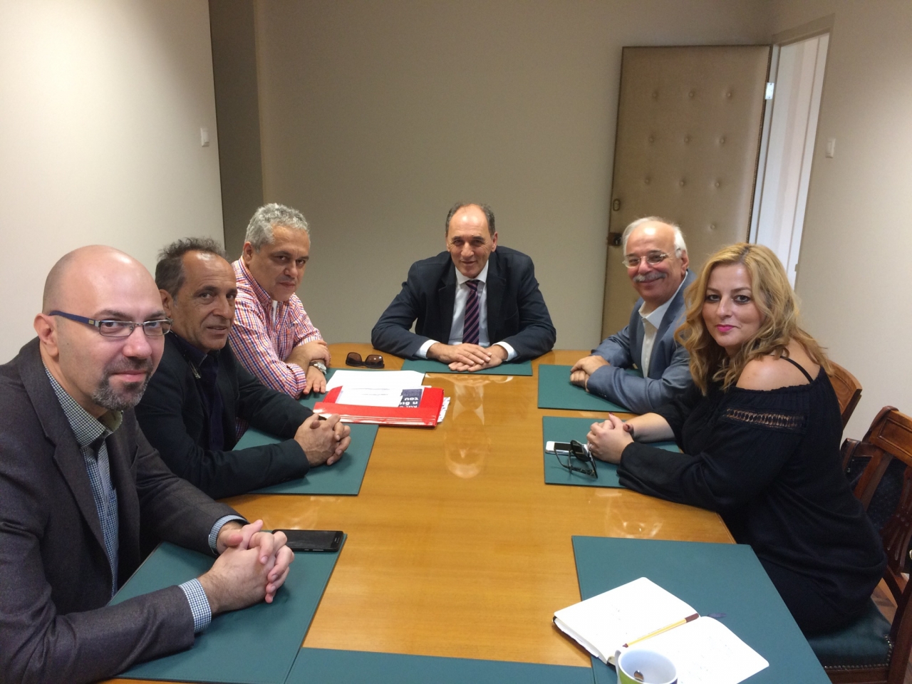 ΕΝΩΣΗ ΙΔΙΟΚΤΗΤΩΝ ΕΠΑΡΧΙΑΚΟΥ ΤΥΠΟΥ – Συνάντηση με τον Υπουργό κ. Σταθάκη ΕΝΩΣΗ ΙΔΙΟΚΤΗΤΩΝ ΕΠΑΡΧΙΑΚΟΥ ΤΥΠΟΥ – Συνάντηση με τον Υπουργό κ. Σταθάκη